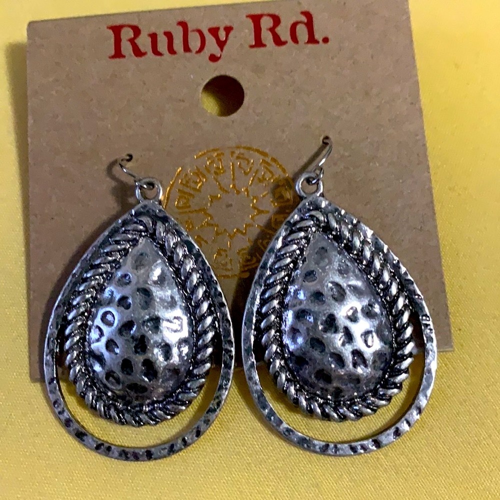 Ruby Rd. Necklace and earrings set - Picture 2 of 4